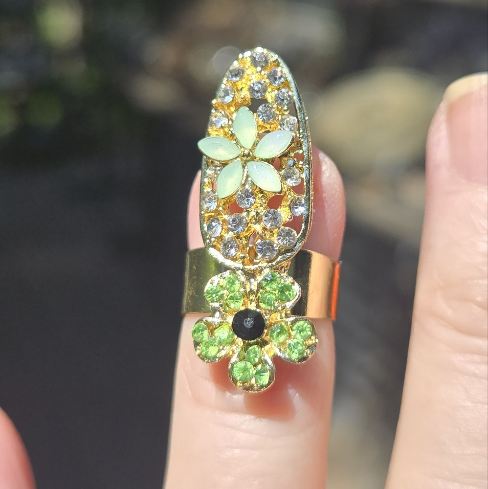 Green & Gold Floral Nail Ring with Vintage Charm - Picture 3 of 7